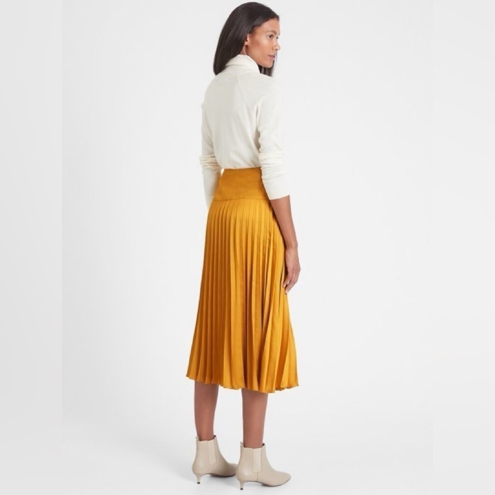 FINAL MARKDOWN NWT! Banana Republic Blue Raven Pleated Midi Skirt - Size 20 🧤 - Picture 6 of 6